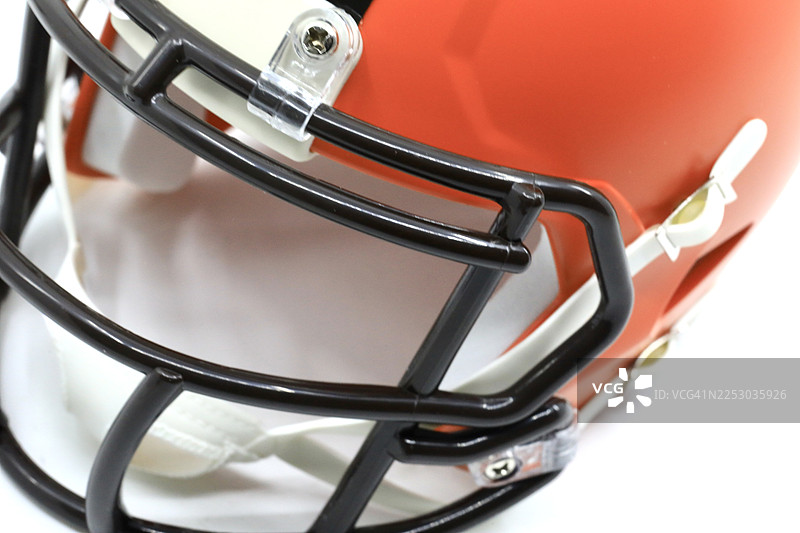 橙色美式橄榄球头盔图片素材