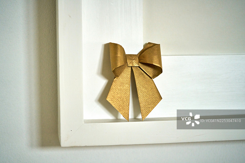 手工制作的金丝带蝴蝶结图片素材