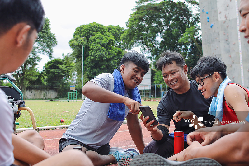 运动健将运动后小憩图片素材