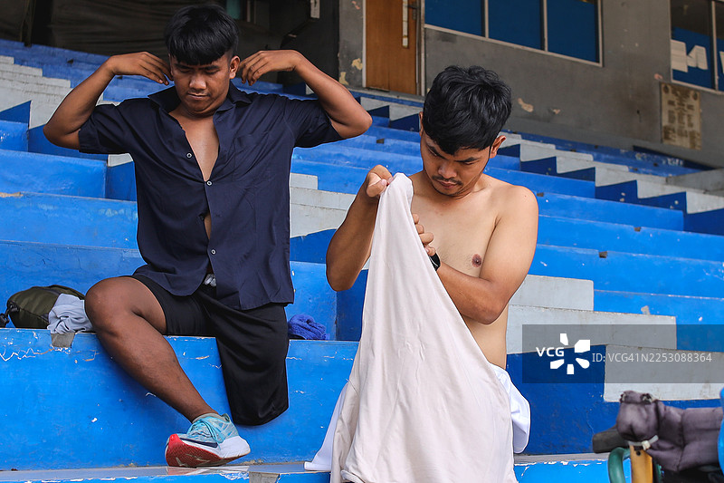 年轻运动员准备运动图片素材