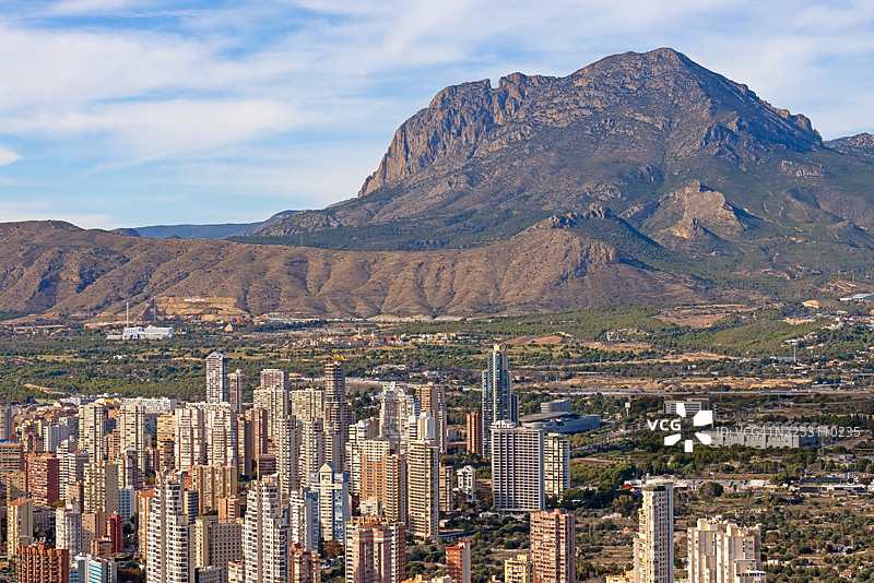 俯瞰贝尼多姆市和坎帕纳山，可饱览地中海美景图片素材