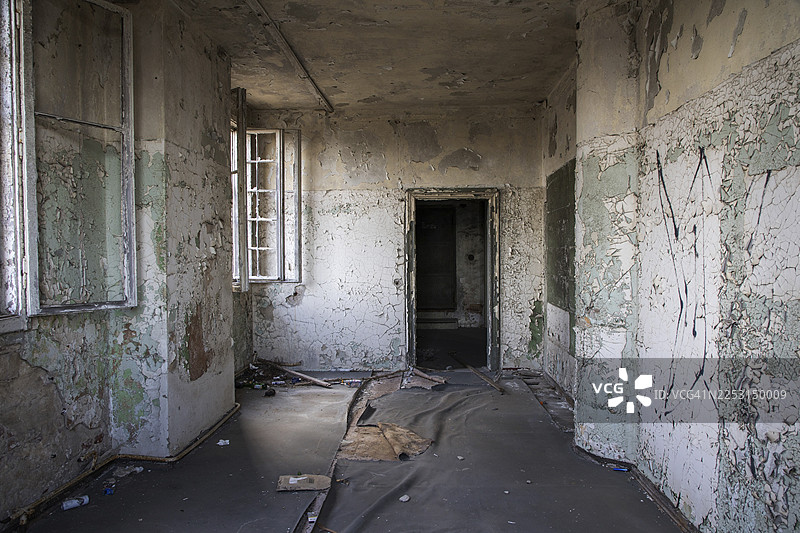 德国梅克伦堡-前波美拉尼亚州，波罗的海，汉萨城市施特拉尔松港口被遗弃且破败的建筑区域，东德图片素材