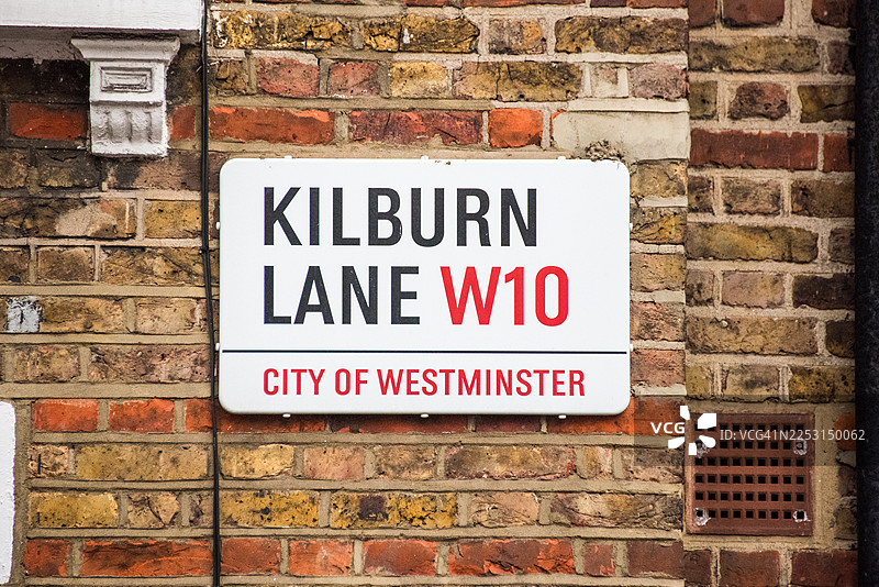 基尔伯恩巷路牌与建筑托架图片素材