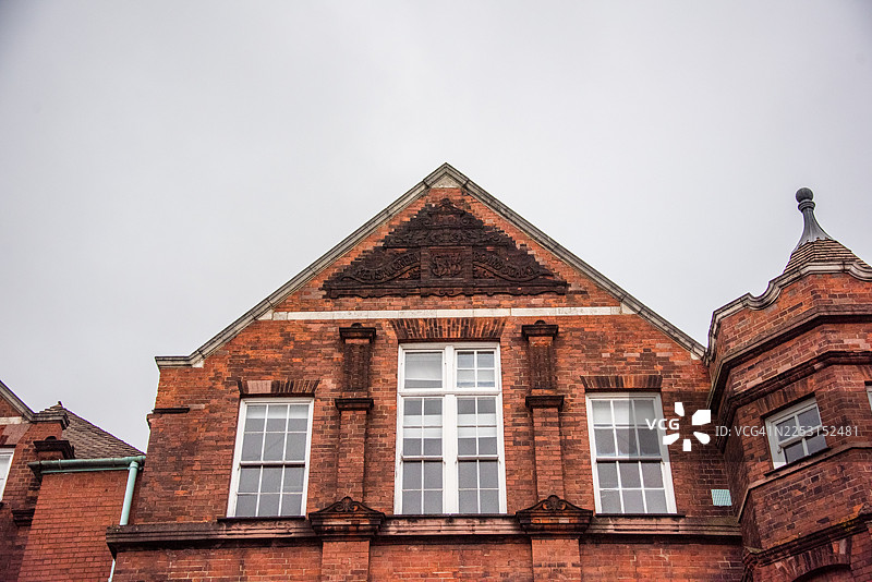 肯萨尔赖斯学校的屋顶山墙和窗户图片素材