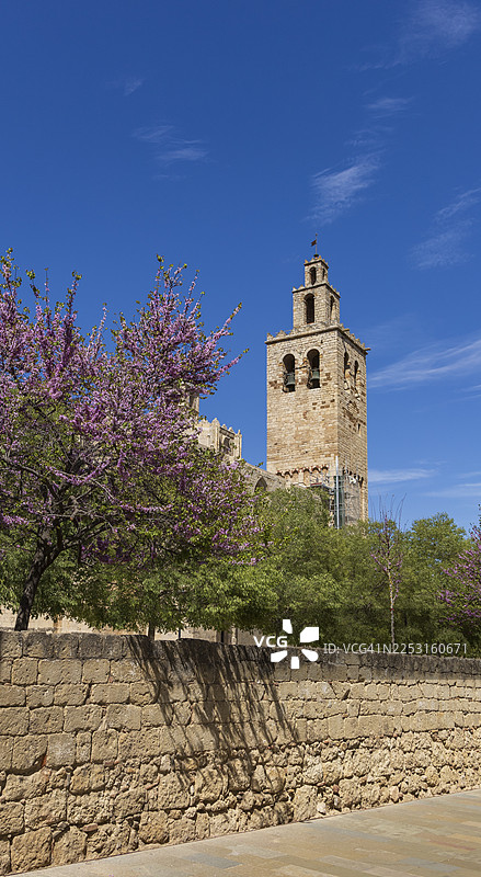圣库加特德尔瓦列斯罗马式修道院的外部景观图片素材