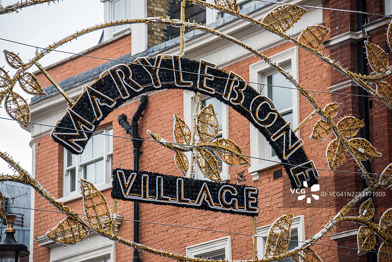 马里波恩高街上的马里波恩村圣诞装饰图片素材