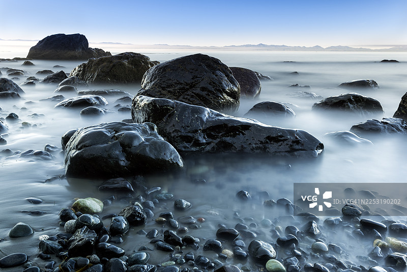 加拿大不列颠哥伦比亚省温哥华岛胡安·德·富卡小径神秘海滩的长曝光照片图片素材