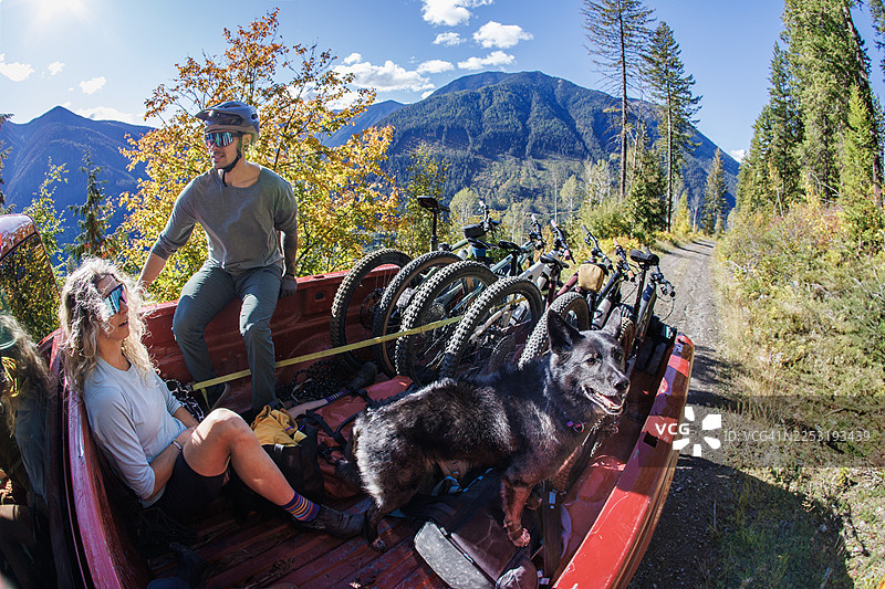 山地自行车接驳骑行图片素材