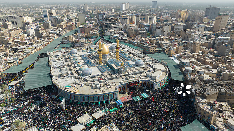 伊拉克卡尔巴拉的阿布·法德尔·阿巴斯圣地鸟瞰图图片素材