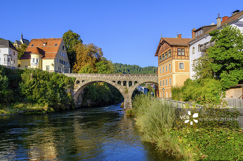 奥地利施蒂利亚州，穆尔河畔的穆劳图片素材