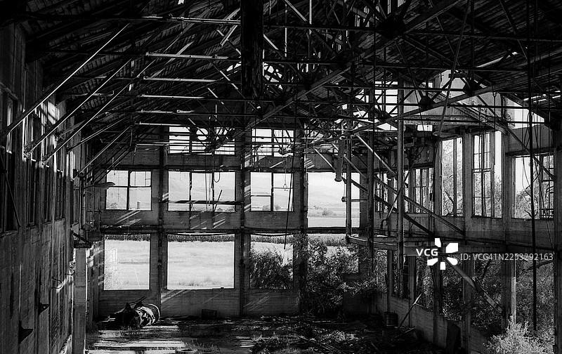 废弃工厂内部图片素材