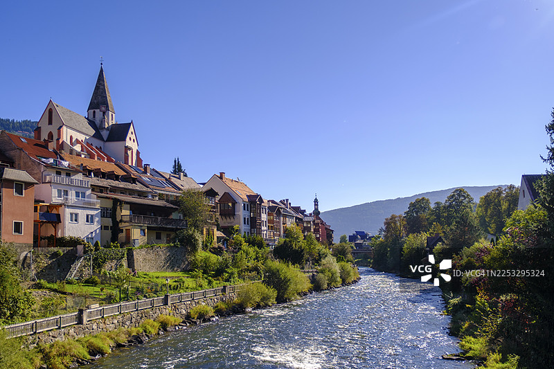 奥地利施蒂利亚州，穆尔河畔的穆劳图片素材