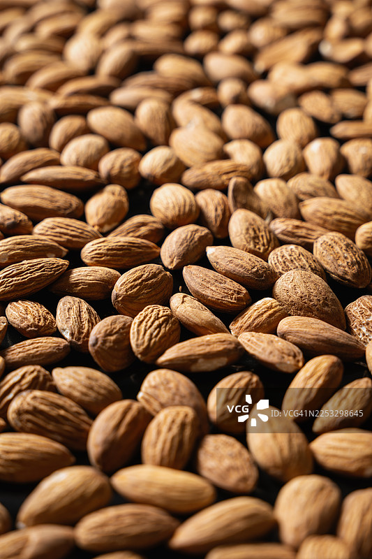 天然生杏仁特写图片素材
