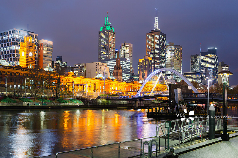 墨尔本市夜景天际线图片素材