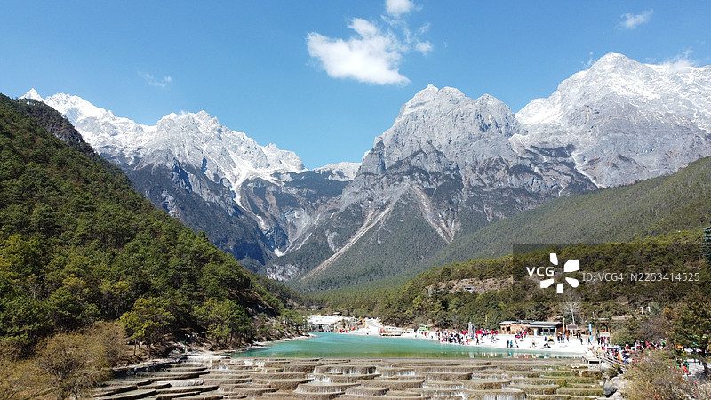 中国丽江玉龙雪山与蓝月谷的风景，丽江市，中国，大具乡图片素材