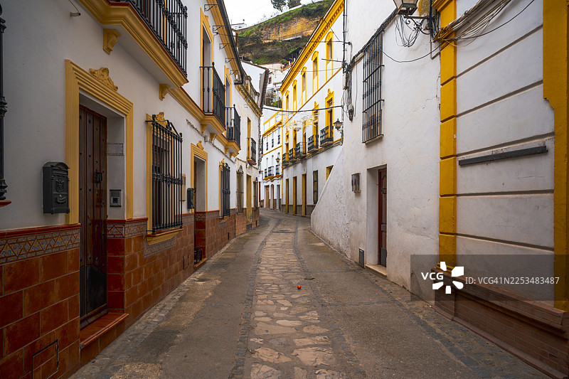 西班牙塞维利亚老特里亚纳区的城市街道图片素材