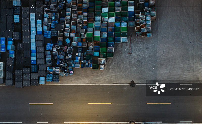 夜间物流配送中心鸟瞰图图片素材