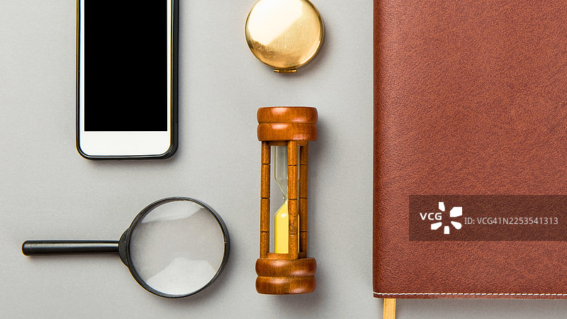 桌子上物品的俯视直拍图片素材