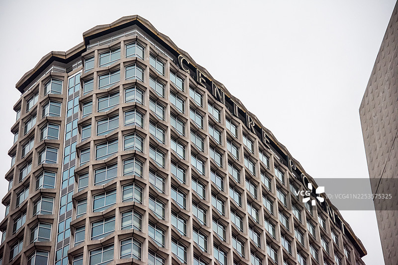 中心点大厦的蜂巢式外墙图片素材