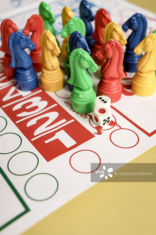 越南传统赛马或海马棋盘游戏图片素材