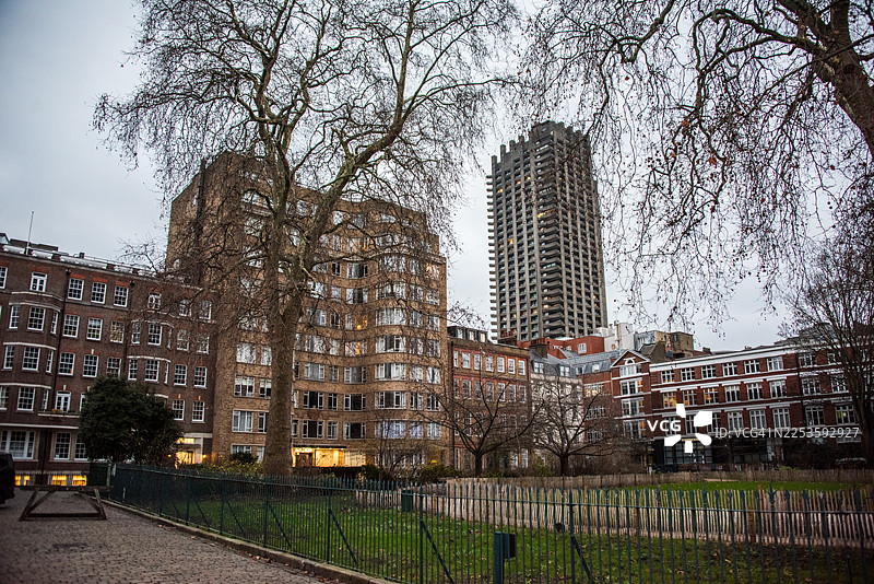 查特豪斯广场花园，融合现代与历史建筑图片素材