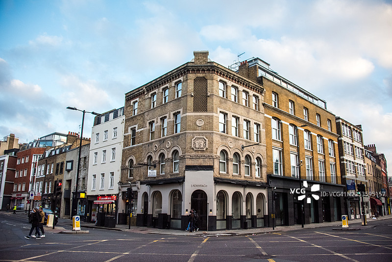 远林顿路拐角处的鹰酒吧图片素材