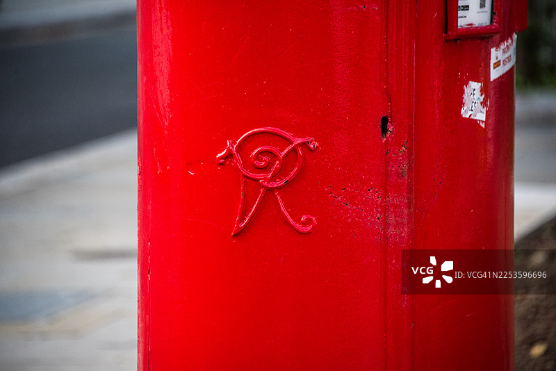 维多利亚时期的柱式邮箱上的皇家VR密码图片素材