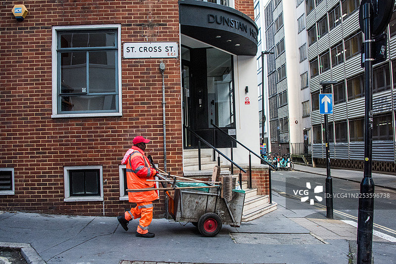 圣克罗斯街的街道清洁工图片素材