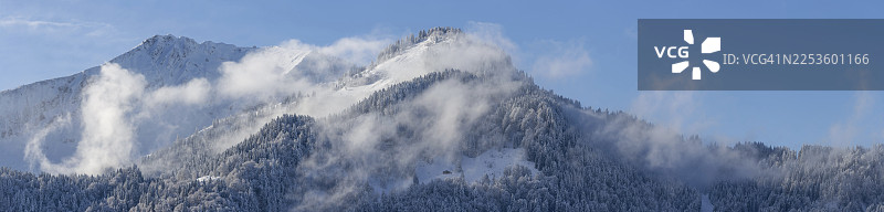 冬季索勒雷克(Söllereck)山脉全景,海拔1706米,位于德国巴伐利亚州阿尔高阿尔卑斯山脉的阿尔高地区图片素材