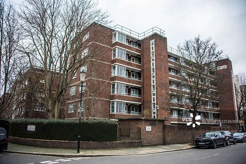 威尔特郡克洛斯庄园砖砌公寓楼图片素材