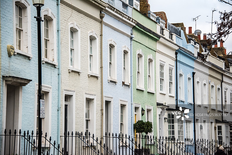 拜沃特街色彩缤纷的格鲁吉亚联排别墅图片素材