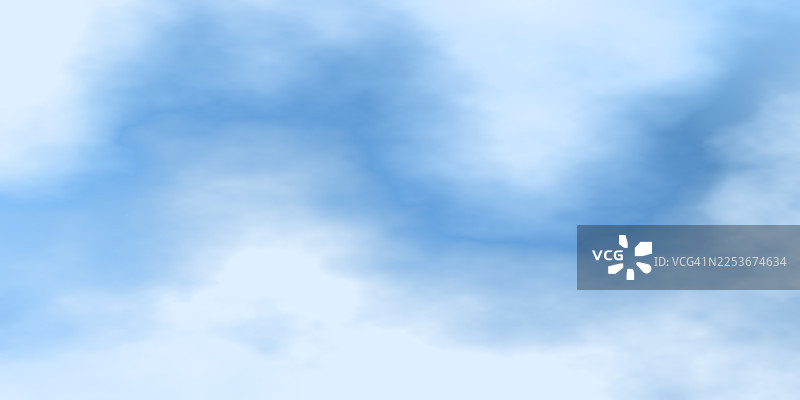 抽象的柔软蓝天，带有蓬松模糊的云彩图片素材