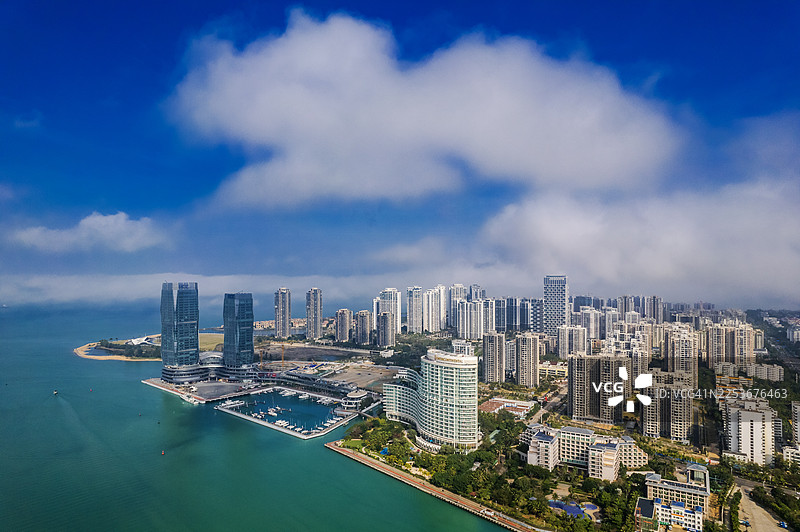 俯瞰海口风光，一座现代化的海滨城市图片素材