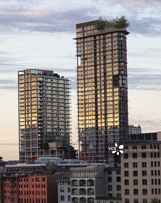 大型城市中的现代住宅建筑图片素材