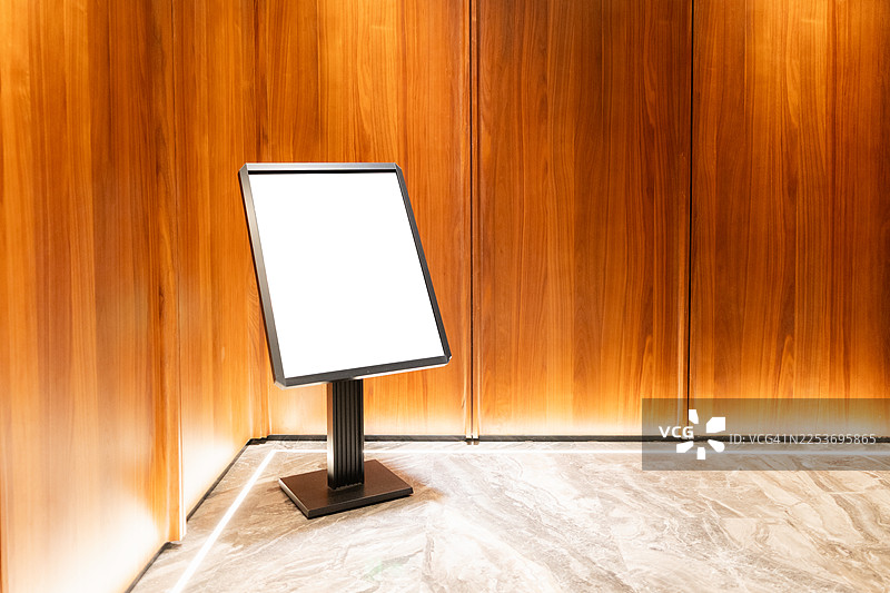 白色屏幕广告牌模型，空白用于广告图片素材