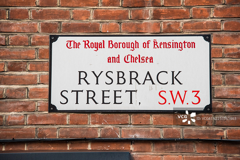 红砖墙上的雷斯布拉克街道标志图片素材