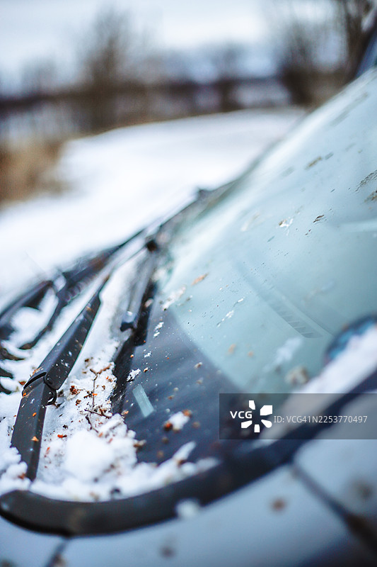 反转的运气 - 重要事件前的讽刺性情境图片素材