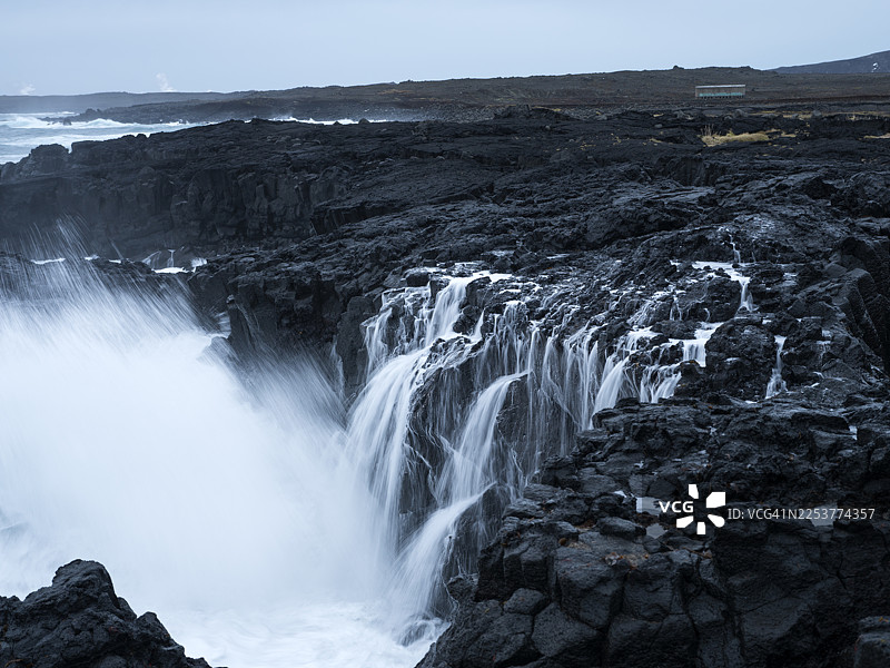 冰岛布里姆凯蒂尔海浪的迷人力量图片素材
