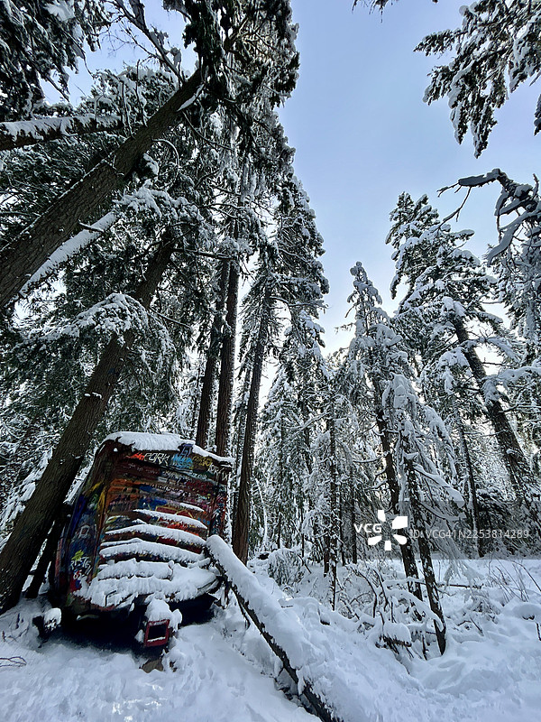 火车失事小径图片素材