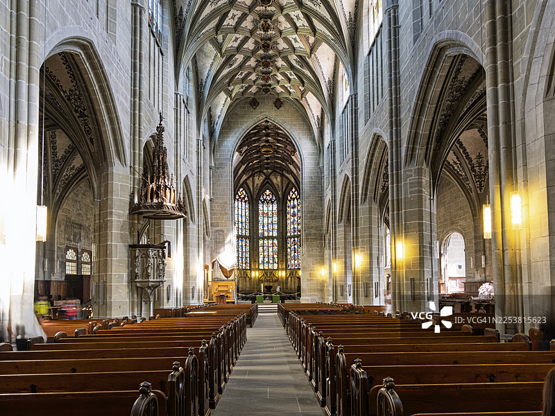 瑞士伯尔尼大教堂内部，一座建于14至18世纪的建筑。图片素材