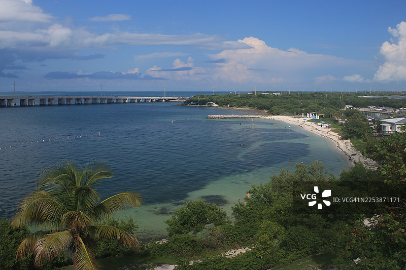 佛罗里达群岛，巴伊亚本达州立公园和海滩，从旧铁路桥上看图片素材