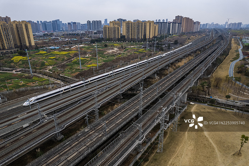 俯瞰成都密集的高铁列车图片素材