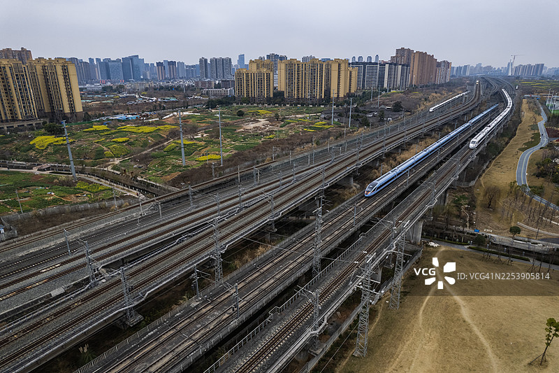 俯瞰成都密集的高铁列车图片素材