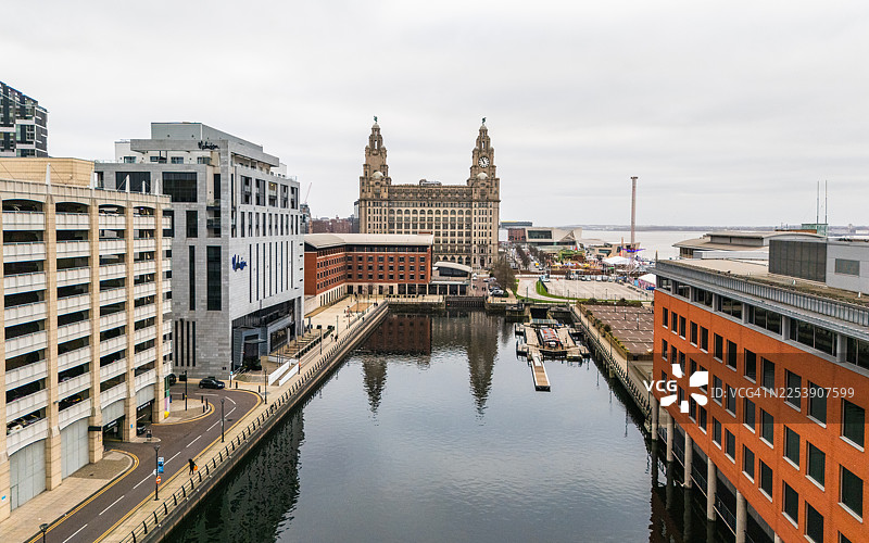 王子码头，望向三美神雕塑图片素材