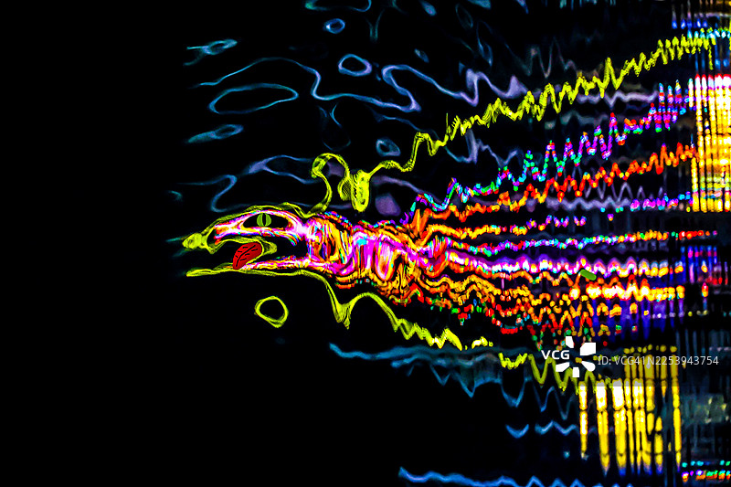 船只假期灯光倒影图片素材