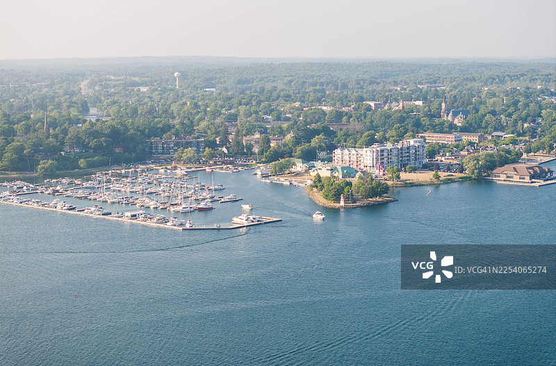 加拿大安大略省千岛湖加纳诺克码头和圣劳伦斯河的鸟瞰图图片素材