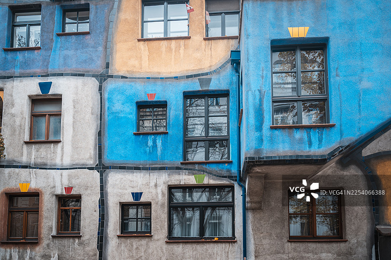 奥地利维也纳历史街区的多彩建筑外观图片素材