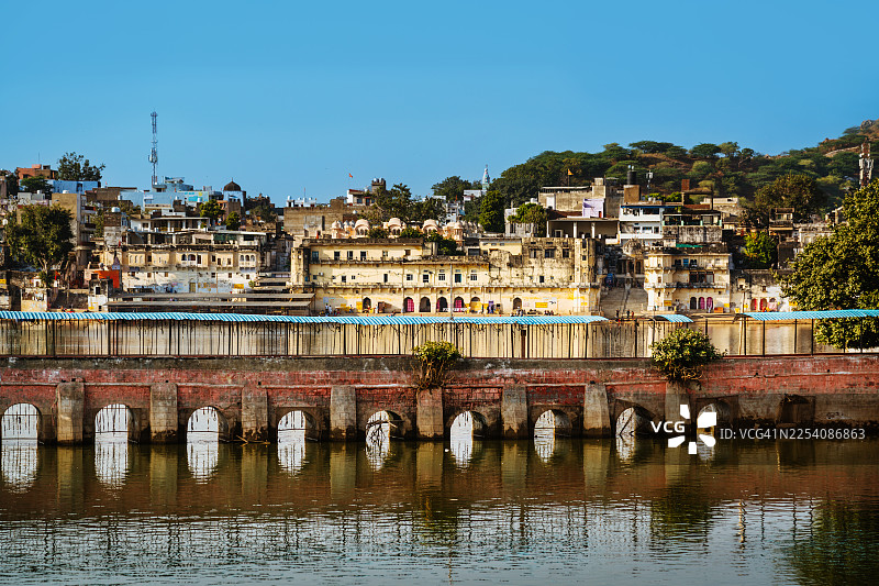 印度普什卡河畔历史城镇景观图片素材