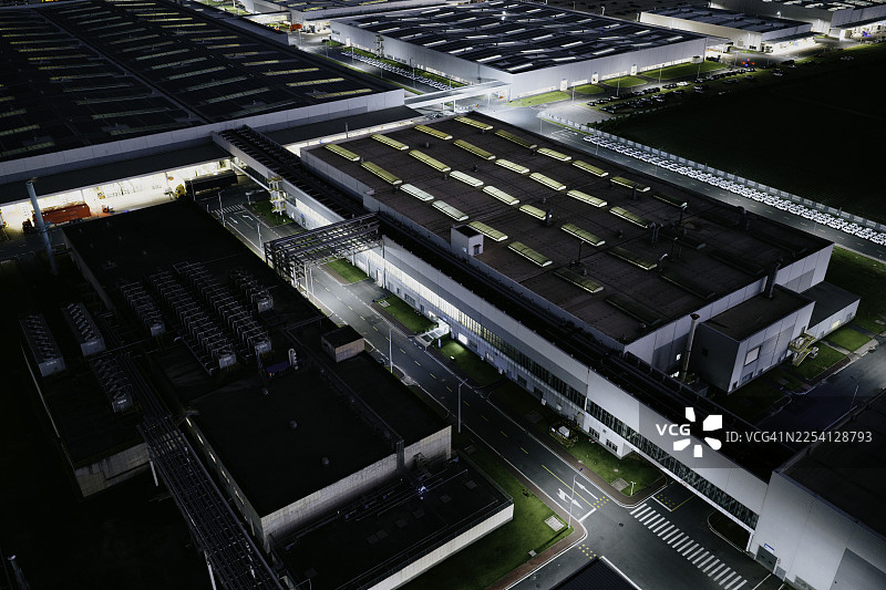 夜晚的汽车工厂图片素材