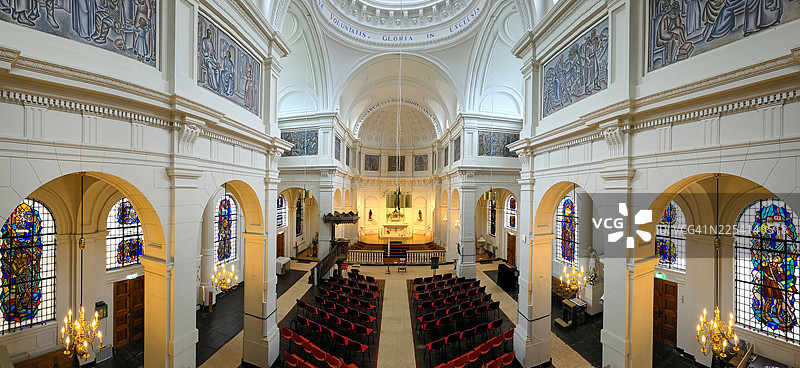 荷兰希尔弗瑟姆老天主教堂内部图片素材